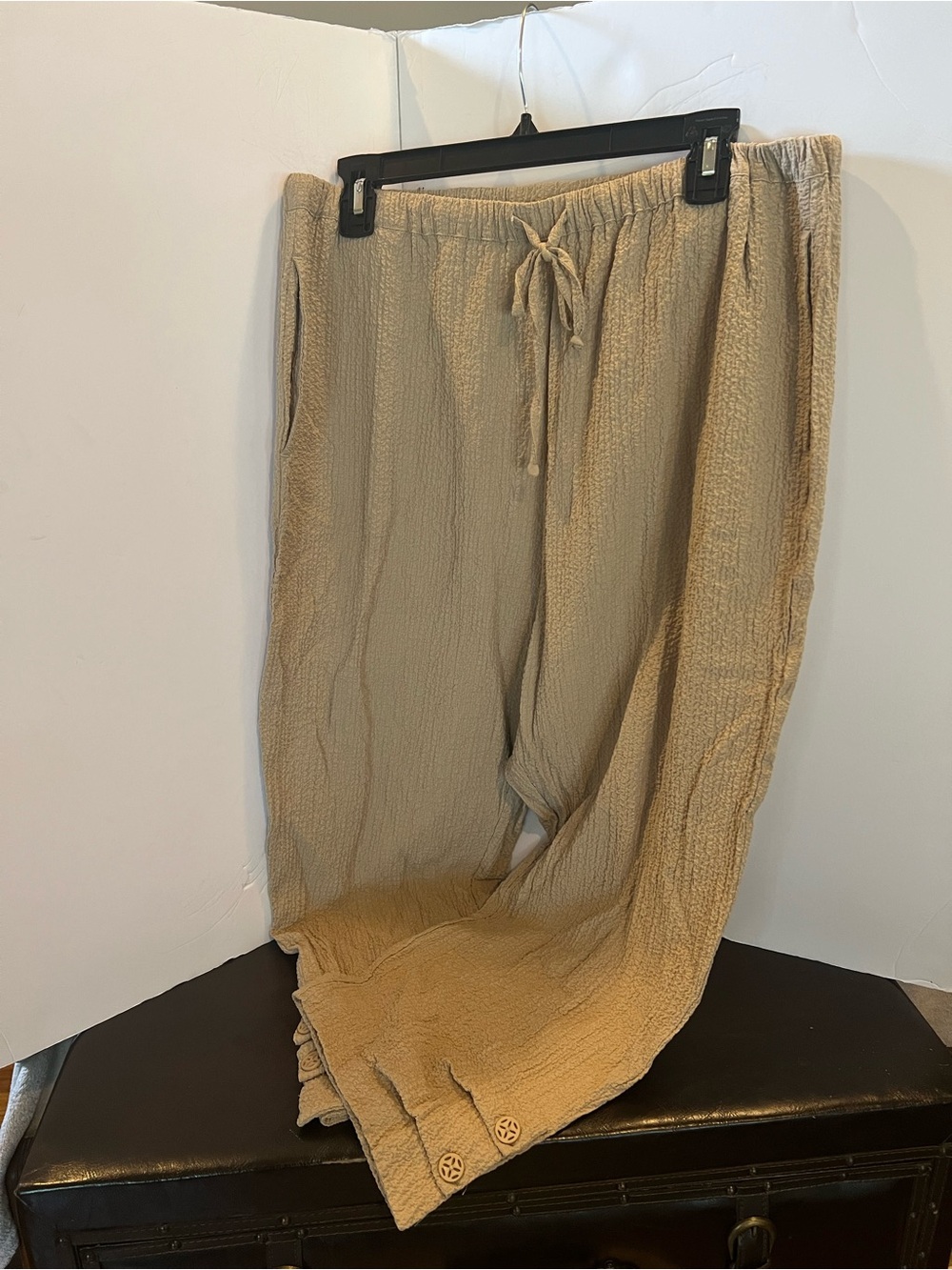 Norm Thompson Beige Drawstring Wide-Leg Capris